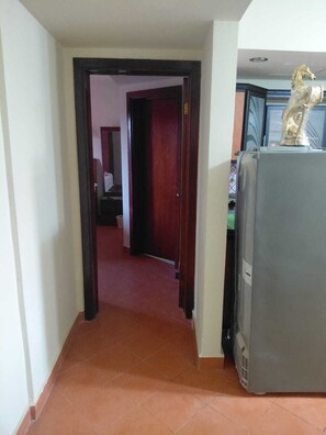 A corridor with a refrigerator and a statue on the right. - BeSt PorTo GolF MarIna Chalet (Marsa Matrouh Governorate)
