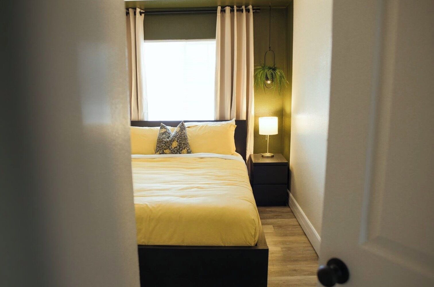 2 bedrooms, desk, iron/ironing board, WiFi (free)