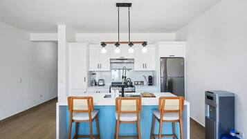 Coffee/tea maker, fridge, microwave, oven