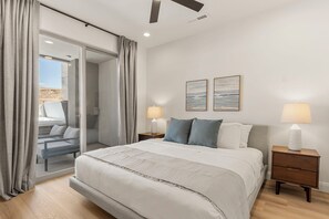 6 bedrooms, desk, iron/ironing board, travel cot - Splash and Swing: Desert Color Lagoon + Beaches (St. George)