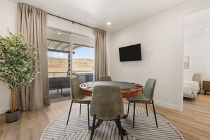Dining - Splash and Swing: Desert Color Lagoon + Beaches (St. George)