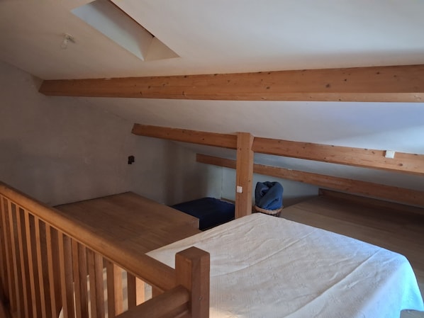 2 chambres, fer et planche à repasser, draps fournis
