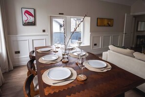 Dining - Luxury 3-Bed Apartment in the Heart of Ambleside (Ambleside)