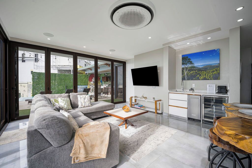 TV, stereo, offices