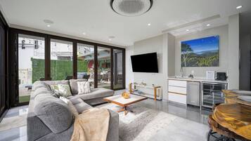 TV, stereo, offices