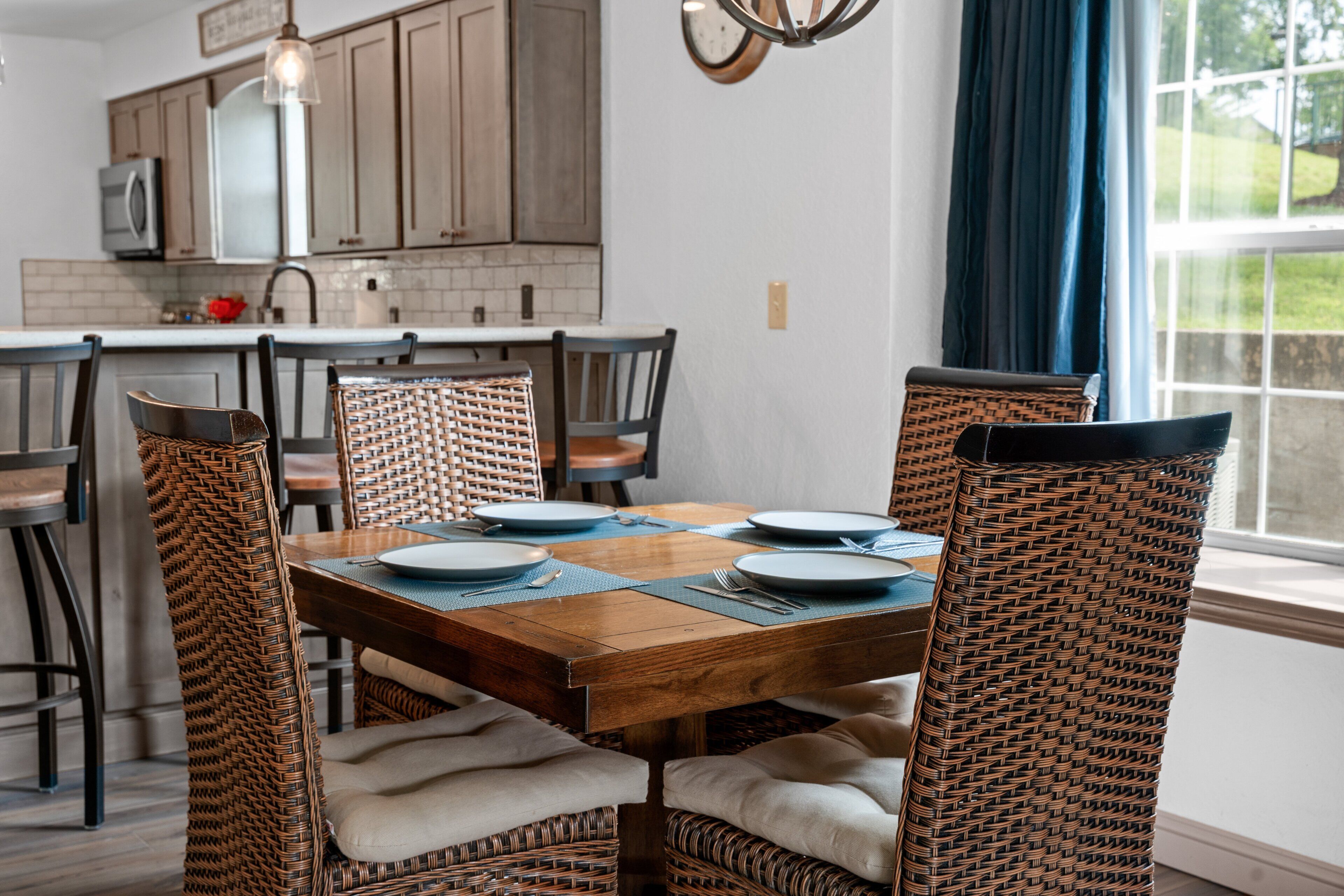 Condo, 2 Bedrooms | Dining