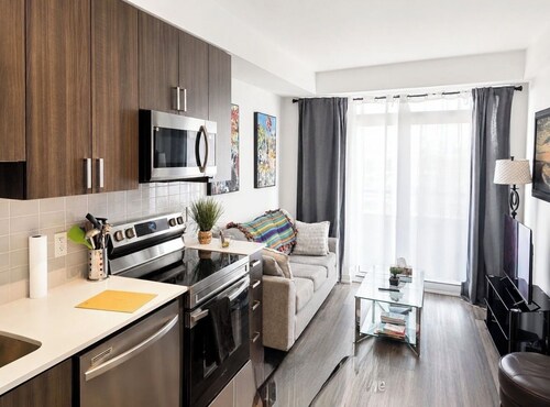 Beautiful Furnished Condo in Pickering Near Casino and Go Station! Rooftop pool!