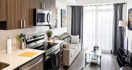 Beautiful Furnished Condo in Pickering Near Casino and Go Station! Rooftop pool!