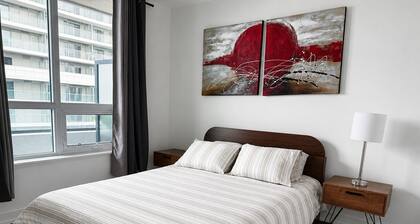 Beautiful Furnished Condo in Pickering Near Casino and Go Station! Rooftop pool!