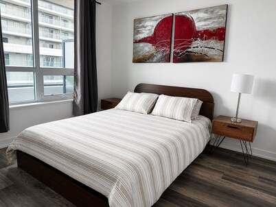 Beautiful Furnished Condo in Pickering Near Casino and Go Station! Rooftop pool!