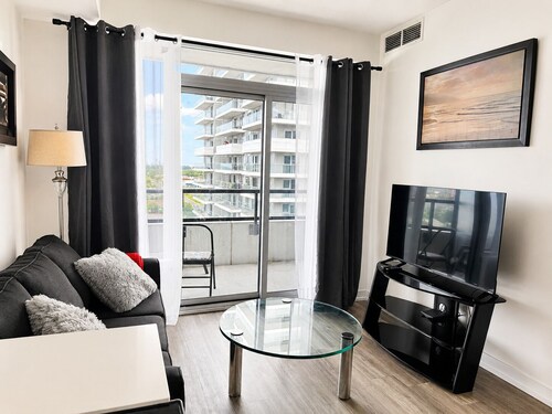 Beautiful Furnished Condo in Pickering Near Casino and Go Station! Rooftop pool!