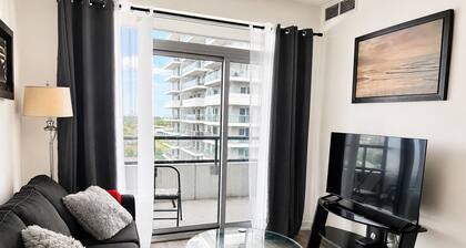 Beautiful Furnished Condo in Pickering Near Casino and Go Station! Rooftop pool!