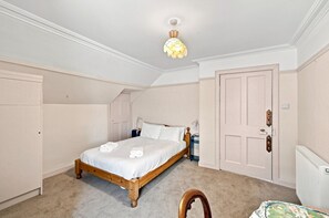 3 slaapkamers, een bureau, een strijkplank/strijkijzer, wifi
