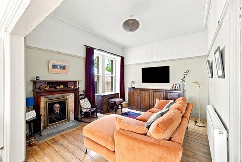 6 Douglas Terrace |Elegant Villa Near Beach & Golf