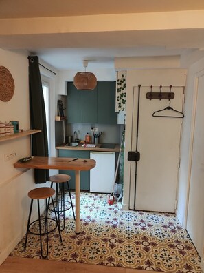 Unclassified image, 4 of 7, button - Studio privée à Montmartre - quartier Bohème (Paris)