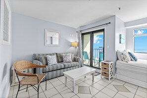 Living area - Oceanfront Studio | Myrtle Beach Resort RT0802 (Myrtle Beach)