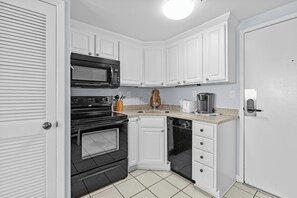 Coffee/tea maker, fridge, microwave, dishwasher - Oceanfront Studio | Myrtle Beach Resort RT0802 (Myrtle Beach)