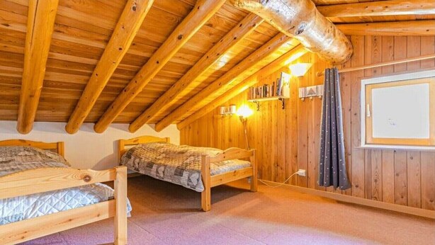 2 bedrooms, iron/ironing board, WiFi