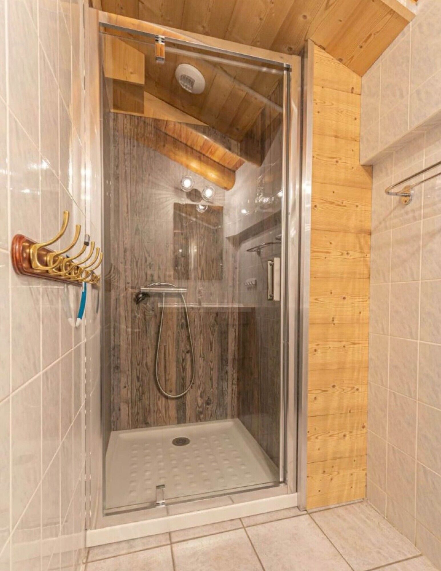 Douche, sèche-cheveux