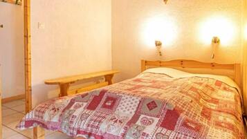 3 bedrooms, iron/ironing board, WiFi
