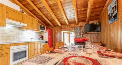 Chalet 'Vernès Le Chamois' with Mountain View, Shared Garden and Wi-Fi