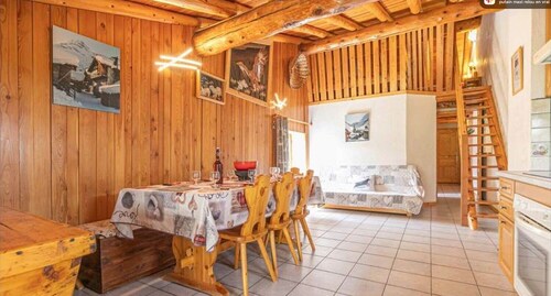 Chalet 'Vernès Le Chamois' with Mountain View, Shared Garden and Wi-Fi