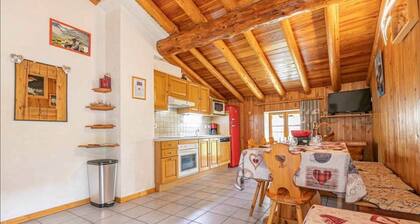 Chalet 'Vernès Le Chamois' with Mountain View, Shared Garden and Wi-Fi