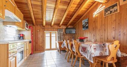 Chalet 'Vernès Le Chamois' with Mountain View, Shared Garden and Wi-Fi