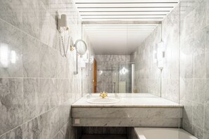 Hair dryer, towels, soap, toilet paper - Vrbo Property (Kötschach-Mauthen)
