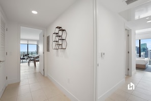 Step into comfort: your spacious and inviting unit awaits - Heart of Downtown, Ocean Views & Pool (Miami)