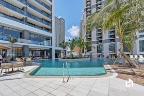Outdoor pool - Heart of Downtown, Ocean Views & Pool (Miami)