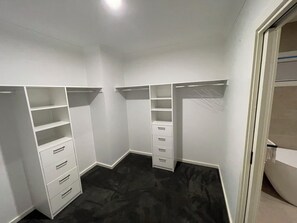 Interior - 5 Bedrooms, 4 and half Bathrooms, Spacious, Bright Clyde Stay Near Parks & Shop (Clyde)