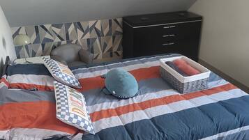 2 bedrooms, iron/ironing board, travel cot, free WiFi