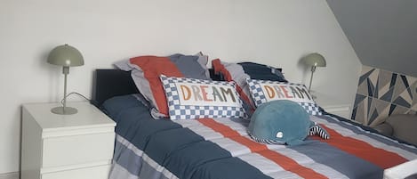 2 bedrooms, iron/ironing board, travel crib, WiFi (free)