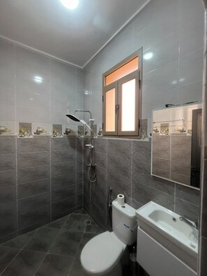 Bathroom - Tigmi Osonfo : Moroccan Villa w/Pool, Garden - Book Your Blissful Getaway Now (Tasdert)