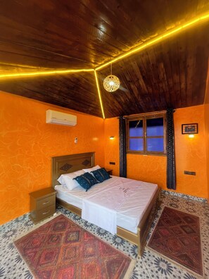 Room - Tigmi Osonfo : Moroccan Villa w/Pool, Garden - Book Your Blissful Getaway Now (Tasdert)