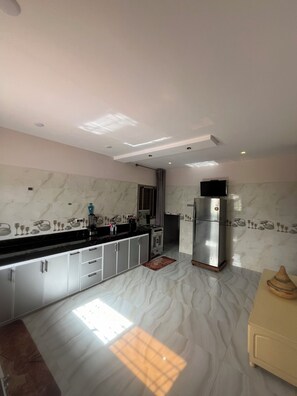 Private kitchen - Tigmi Osonfo : Moroccan Villa w/Pool, Garden - Book Your Blissful Getaway Now (Tasdert)