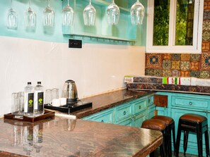 Villa, Balcony, Garden View | Dapur peribadi