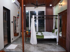 Desk, laptop workspace, free WiFi - The Tree Resort (Lonavala)
