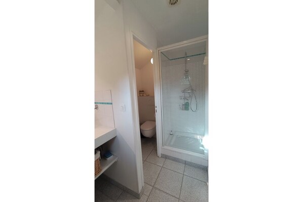 Bathroom - Vrbo Property (Moëlan-sur-Mer)