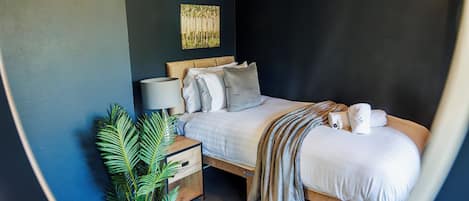 3 bedrooms, iron/ironing board, Internet, bed sheets