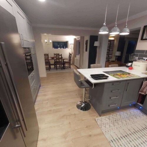 Sleeps6-garden-summerhouse-cotswolds-bungalow