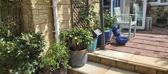 Sleeps6-garden-summerhouse-cotswolds-bungalow