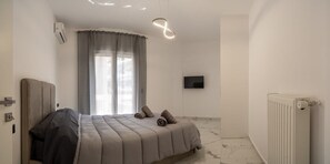 Postazione laptop, ferro/asse da stiro, Wi-Fi gratuito