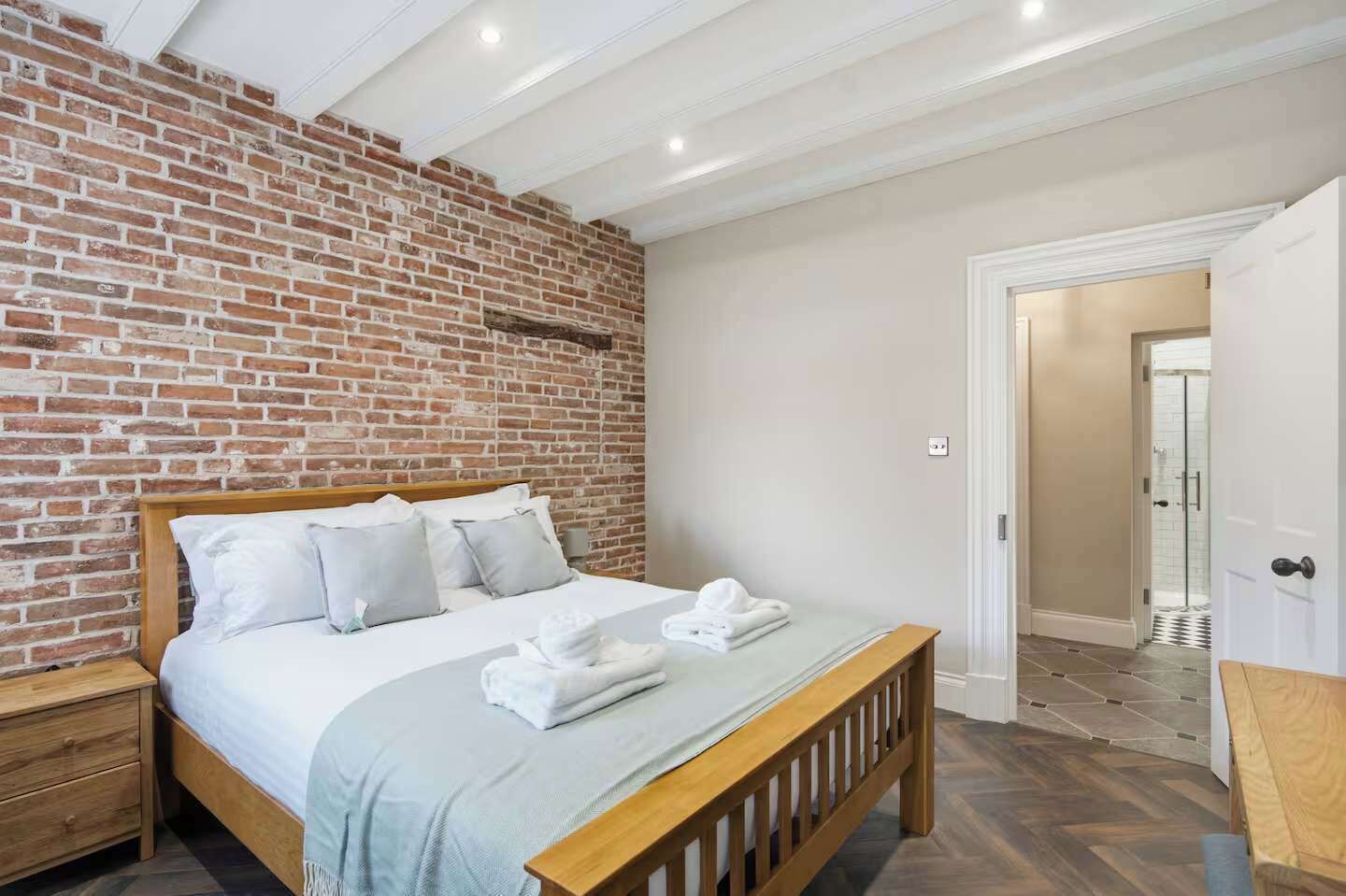 2 bedrooms