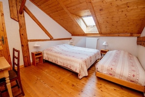 2 Schlafzimmer, Bügeleisen/Bügelbrett