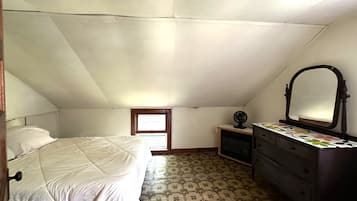 5 bedrooms, WiFi, bed sheets
