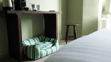 1 bedroom, desk, iron/ironing board, travel cot