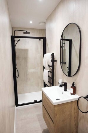 Shower, eco-friendly toiletries, hair dryer, towels - Dog-Friendly Boutique Double Room | Olive House, Ambleside (Ambleside)