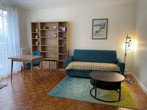 Living area - Vrbo Property (Asnières-sur-Seine)
